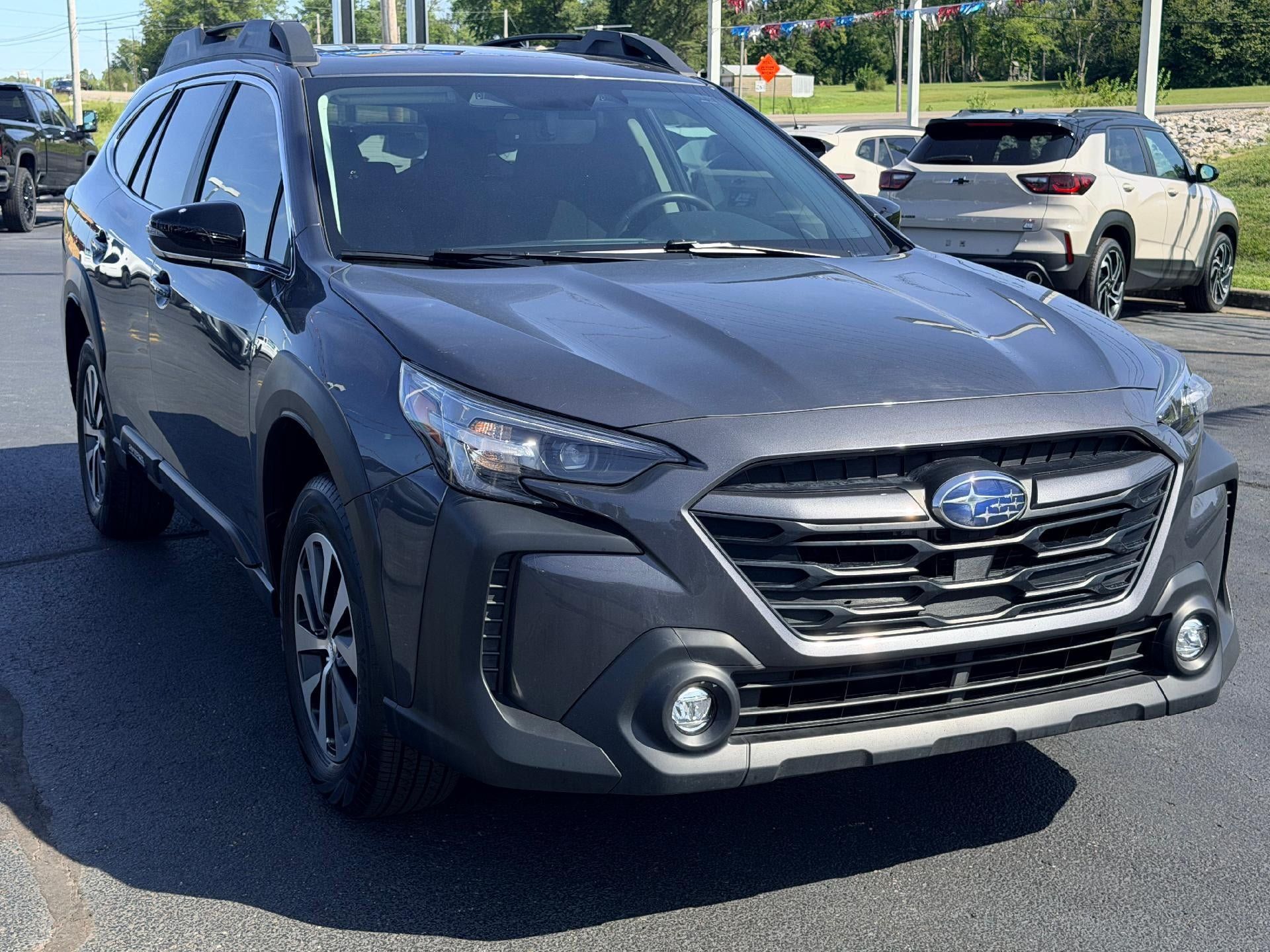 Used 2025 Subaru Outback Premium AWD/4WD image 3