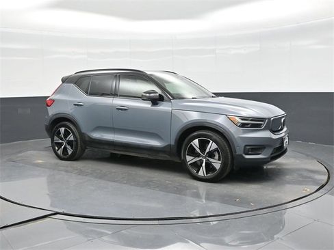 Used 2022 Volvo XC40 P8 Recharge Plus image 9