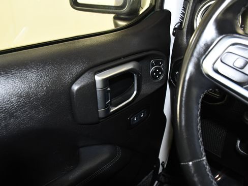 Used 2020 Jeep Wrangler Unlimited Sahara AWD/4WD image 34