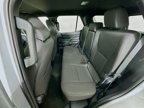 Used 2025 Toyota 4Runner SR5 AWD/4WD image 26