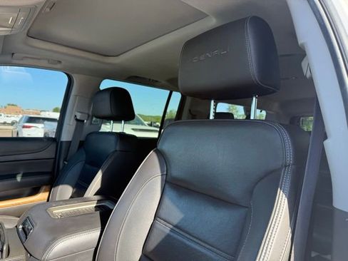 Used 2020 GMC Yukon XL Denali AWD/4WD image 11