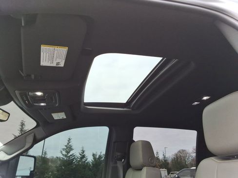 Used 2024 Chevrolet Silverado 2500 ZR2 w/ Technology Package image 28