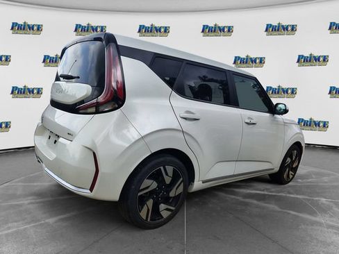 Used 2023 Kia Soul GT-Line FWD image 3