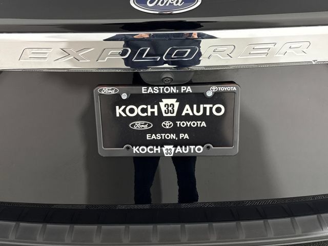 Used 2023 Ford Explorer XLT AWD/4WD image 19