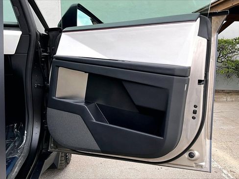 Used 2024 Tesla Cybertruck AWD Crew Cab image 28