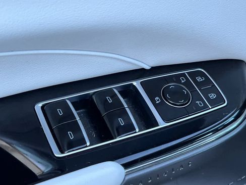 Used 2024 Cadillac Lyriq Luxury image 13