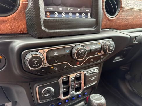 Used 2023 Jeep Gladiator Sport AWD/4WD image 29