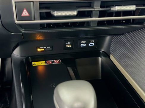 Used 2025 Toyota Camry SE FWD image 31