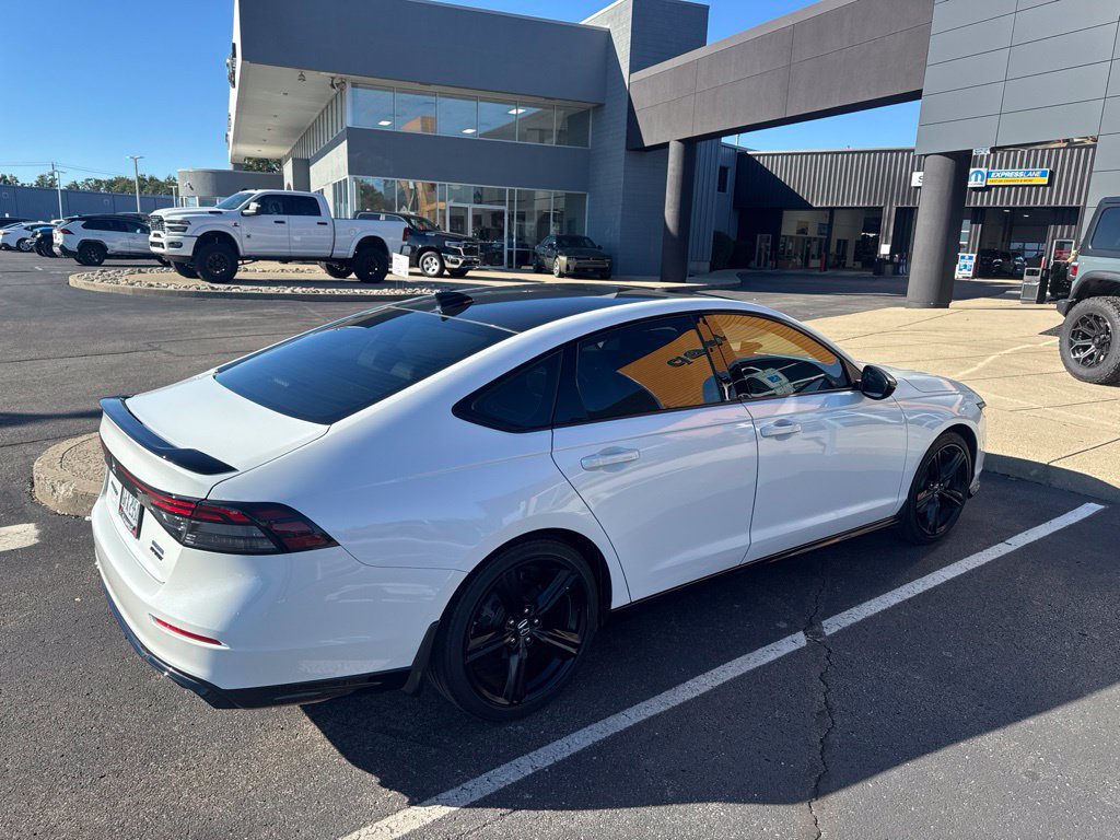 Used 2023 Honda Accord Sport image 3