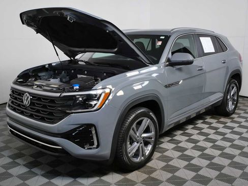 Certified 2024 Volkswagen Atlas Cross Sport SEL R-Line AWD/4WD image 37