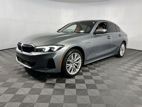 Used 2024 BMW 330e image 3