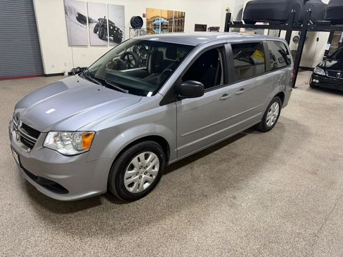 Used 2017 Dodge Grand Caravan SE FWD image 13