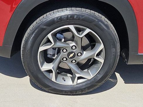 Used 2025 Chevrolet Trax LT w/ Driver Confidence Package FWD image 33