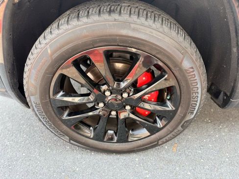 Used 2017 Jeep Grand Cherokee Altitude image 13