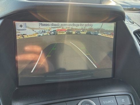 Used 2019 Ford Escape SE image 7