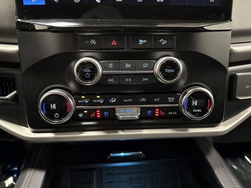 Used 2024 Ford Expedition Max XLT image 21