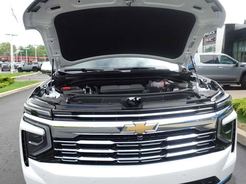 New 2025 Chevrolet Suburban Premier AWD/4WD image 35