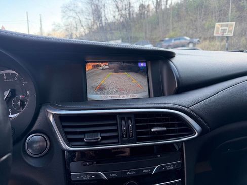 Used 2018 INFINITI QX30 Premium w/ Navigation Package image 10