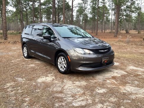 Used 2023 Chrysler Voyager LX image 7