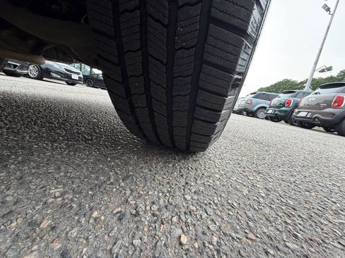 Used 2011 Jeep Grand Cherokee Laredo AWD/4WD image 17