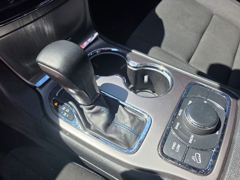 Used 2018 Jeep Grand Cherokee Laredo w/ Security & Convenience Group image 15