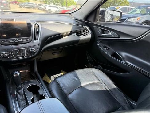 Used 2016 Chevrolet Malibu LT w/ Leather Package FWD image 9