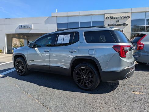 Used 2023 GMC Acadia SLT w/ Elevation Edition image 4