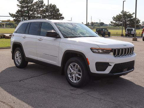 New 2025 Jeep Grand Cherokee Laredo X w/ Luxury Tech Group I image 4