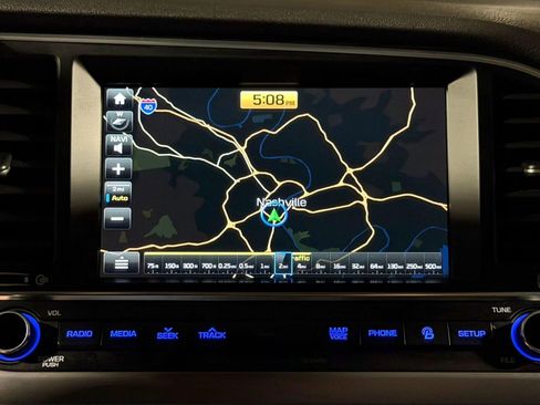 Used 2017 Hyundai Elantra Limited w/ Limited Tech Package 04 image 28