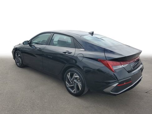 Used 2025 Hyundai Elantra Limited image 4
