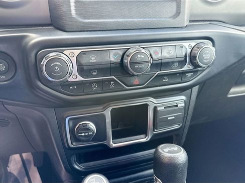 Used 2022 Jeep Wrangler Unlimited Sport image 17