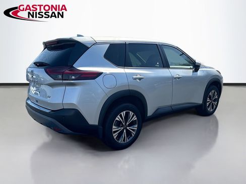 Used 2023 Nissan Rogue SV image 9