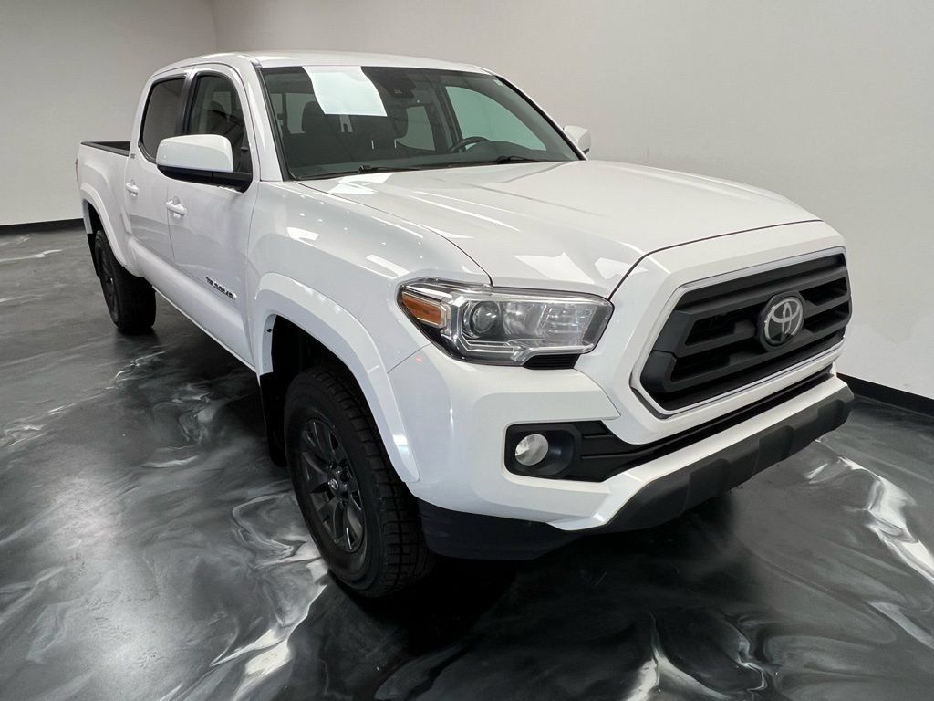 Used 2021 Toyota Tacoma SR5 AWD/4WD image 16