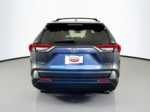 Used 2020 Toyota RAV4 XLE Premium image 6