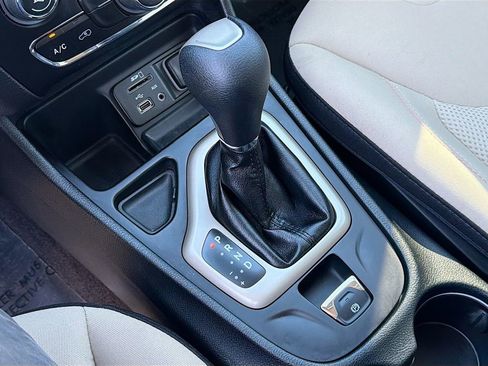 Used 2016 Jeep Cherokee 75th Anniversary FWD image 28