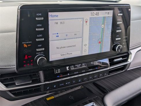 Used 2024 Toyota Sienna Limited image 23