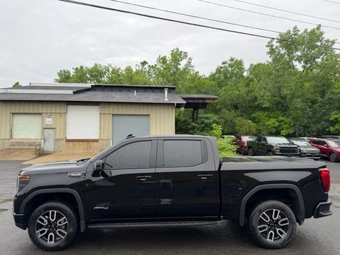Used 2024 GMC Sierra 1500 AT4 w/ Technology Package AWD/4WD image 8