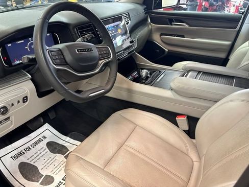 Used 2024 Jeep Wagoneer L Series II RWD image 21