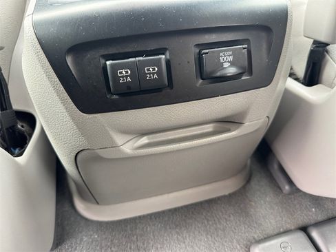 Used 2020 Toyota Sienna XLE w/ Carpet Mat Package image 20