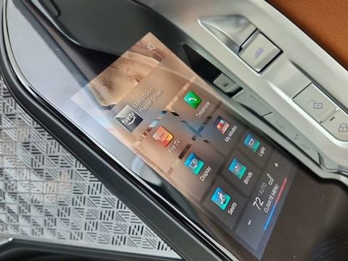 Used 2023 BMW 740i w/ Executive Package image 29