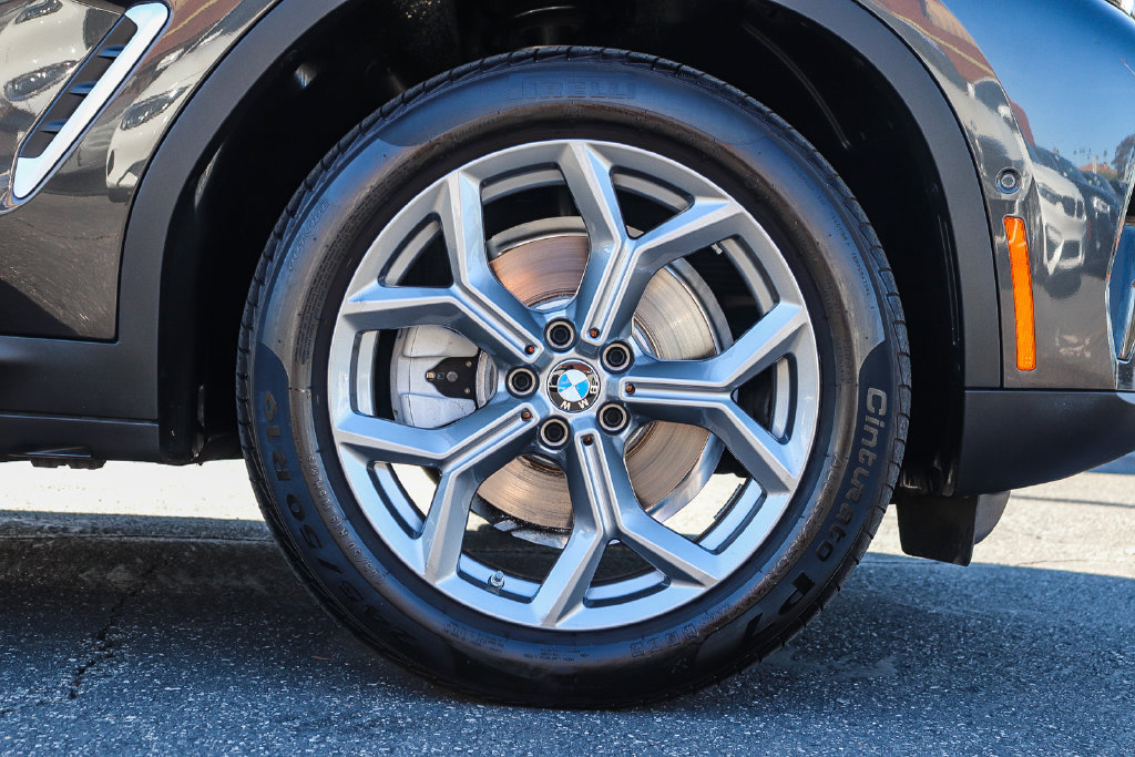 Used 2025 BMW X4 xDrive30i w/ Premium Package AWD/4WD image 9