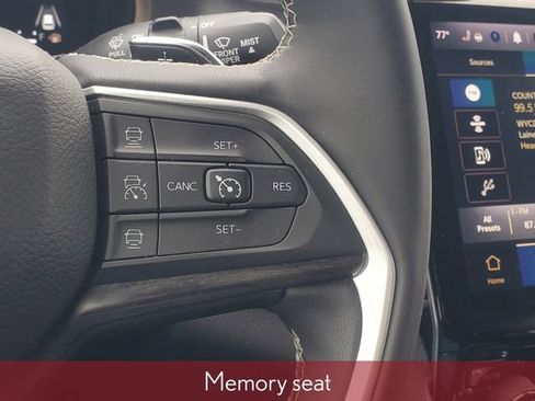 Used 2023 Jeep Grand Cherokee Limited AWD/4WD image 26