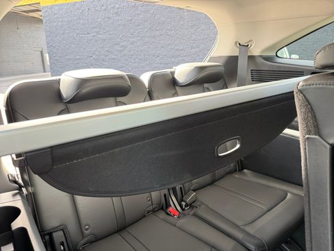 Used 2023 Kia Sorento S image 18