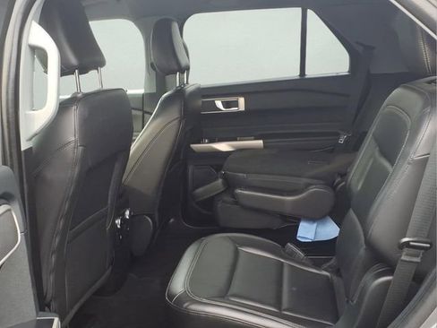 Used 2023 Ford Explorer XLT w/ Equipment Group 202A AWD/4WD image 13