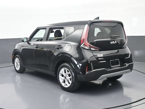 Used 2023 Kia Soul S FWD image 4