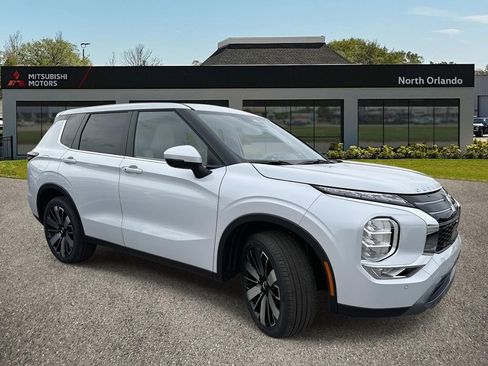 New 2026 Mitsubishi Outlander SE image 2