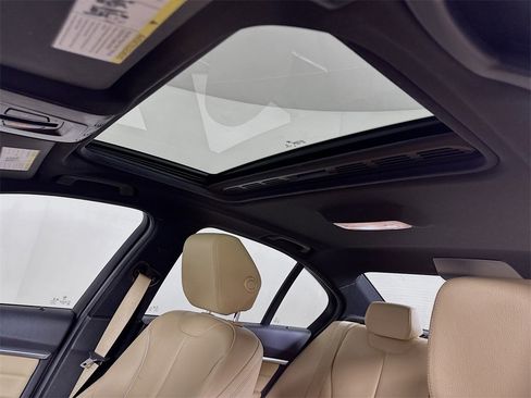 Used 2018 BMW 328d xDrive Sedan image 11