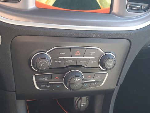 Used 2021 Dodge Charger SXT w/ Driver Convenience Group image 19