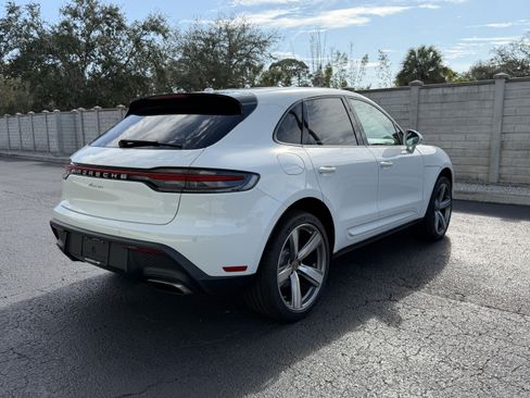 Certified 2025 Porsche Macan AWD/4WD image 5