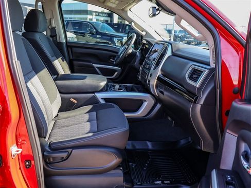 Used 2021 Nissan Titan SV w/ SV Convenience Package image 13